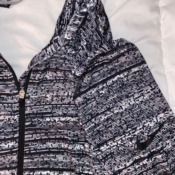 Nike DRI-FIT quarter zip - Picture 2 of 3